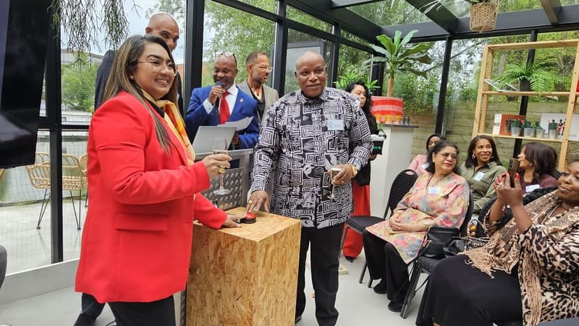 Ambassadeur Ricardo Panka bij SUSU-lancering